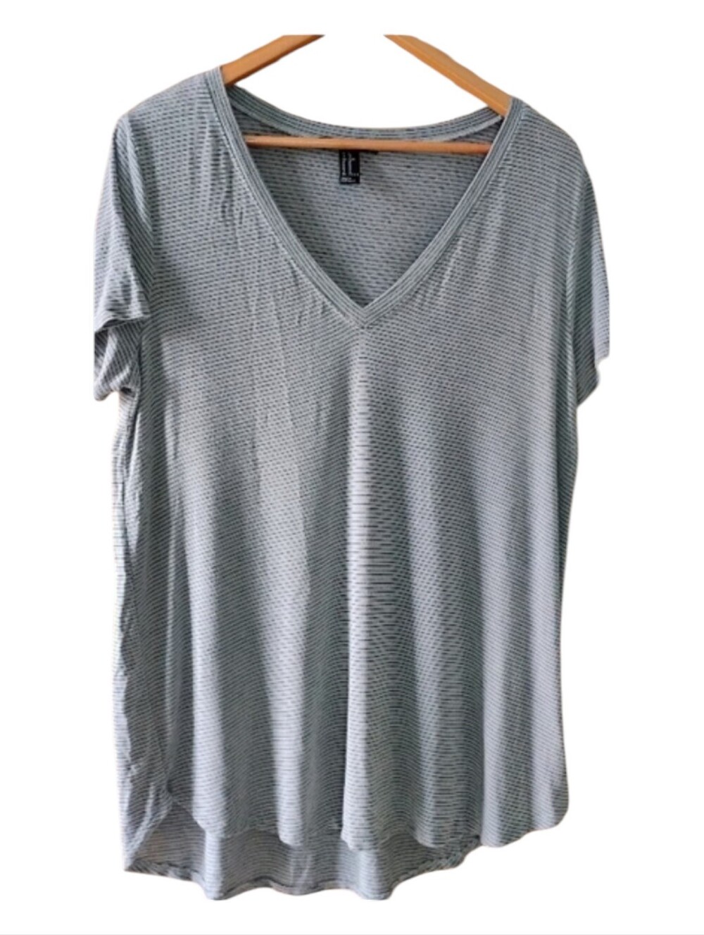 Forever 21 Grey and Black Soft Knit V-Neck Tee Sz XL